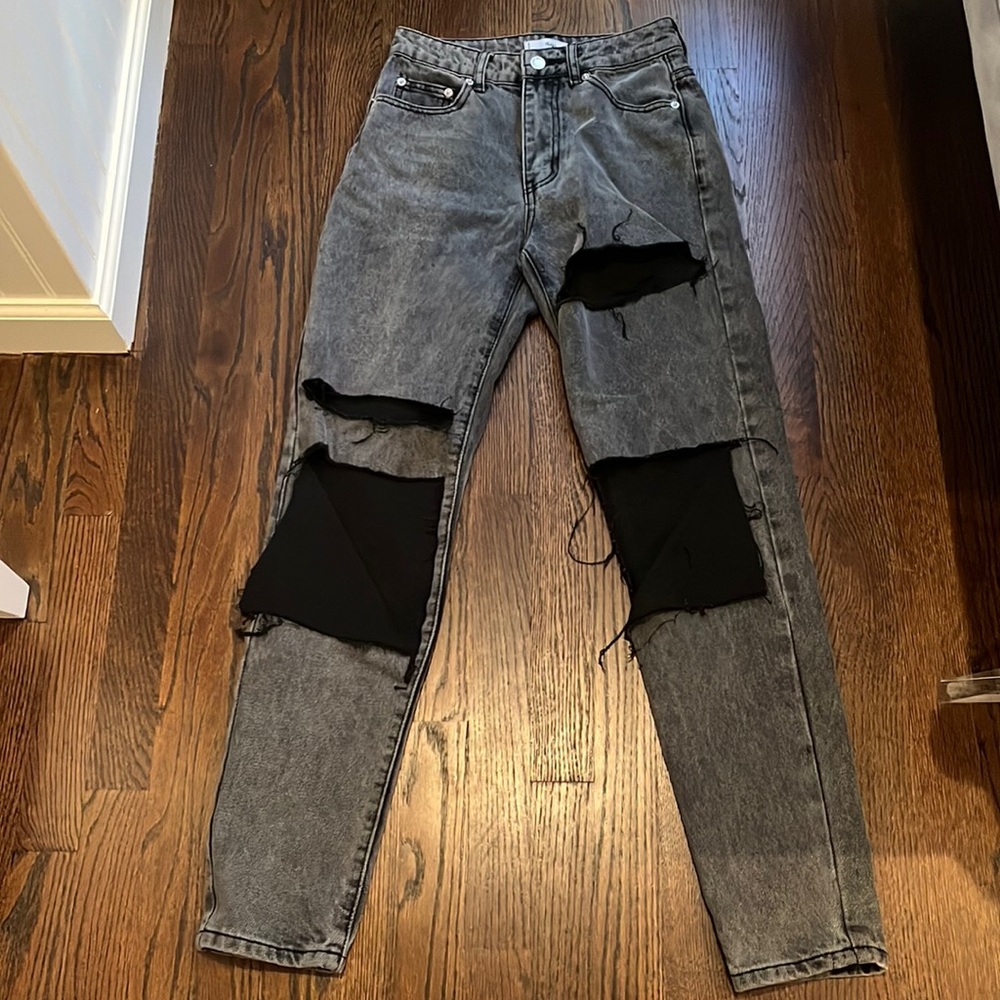 Women’s distressed jeans